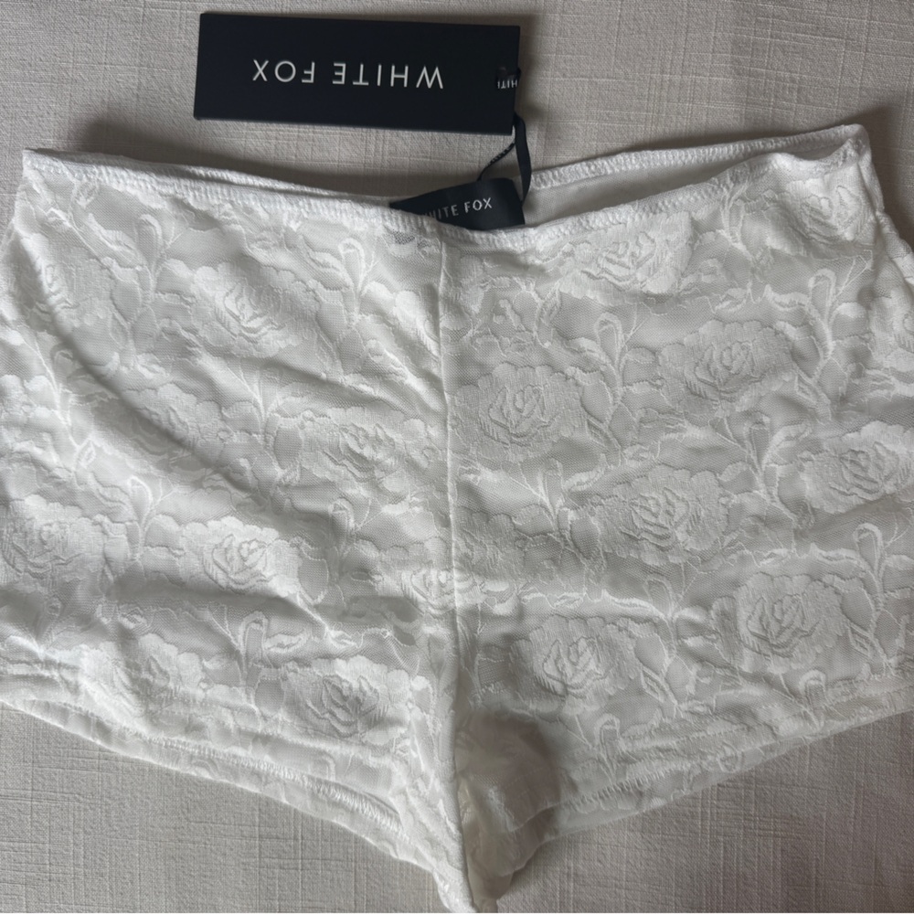 White fox dance the way I feel white lace shorts, size L